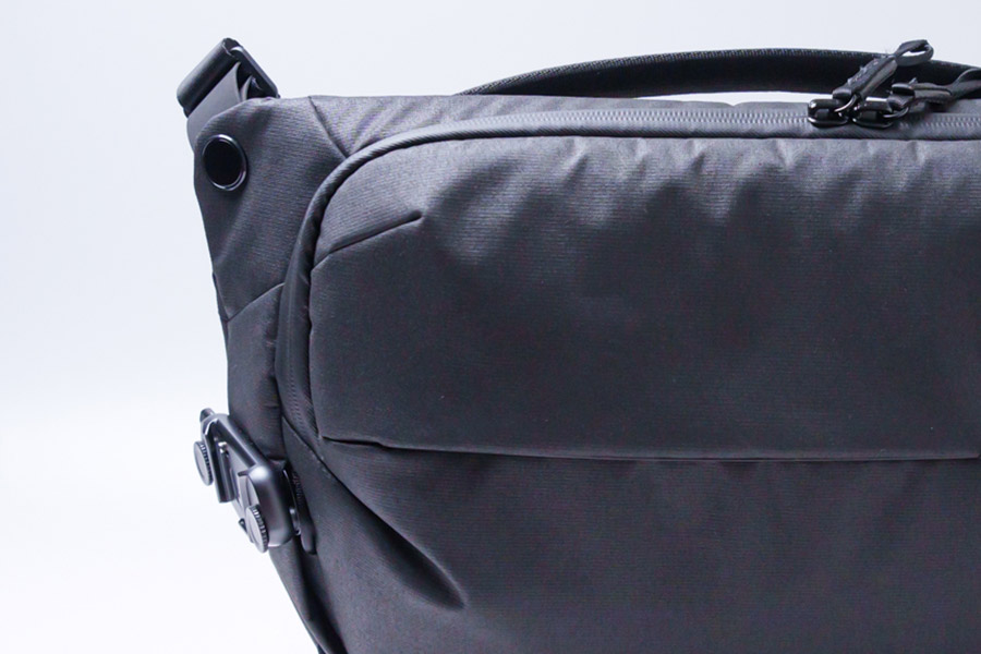 Peak Design Everyday Sling 10L V2の素材感