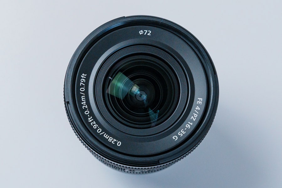 フィルター径は72mmで各種フィルターの装着にも対応しています。