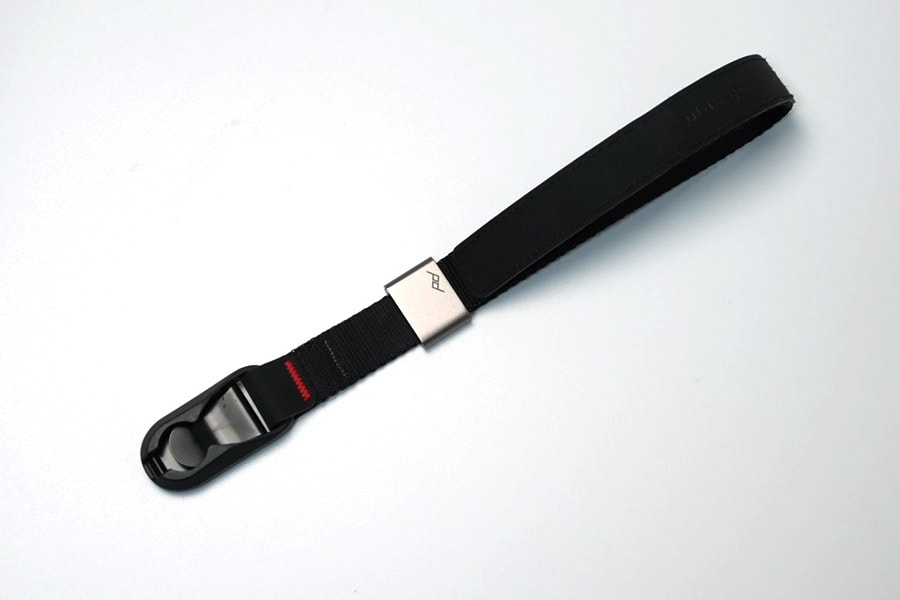 「Peak Design Cuff」は、非常にシンプルなデザインが特徴です。