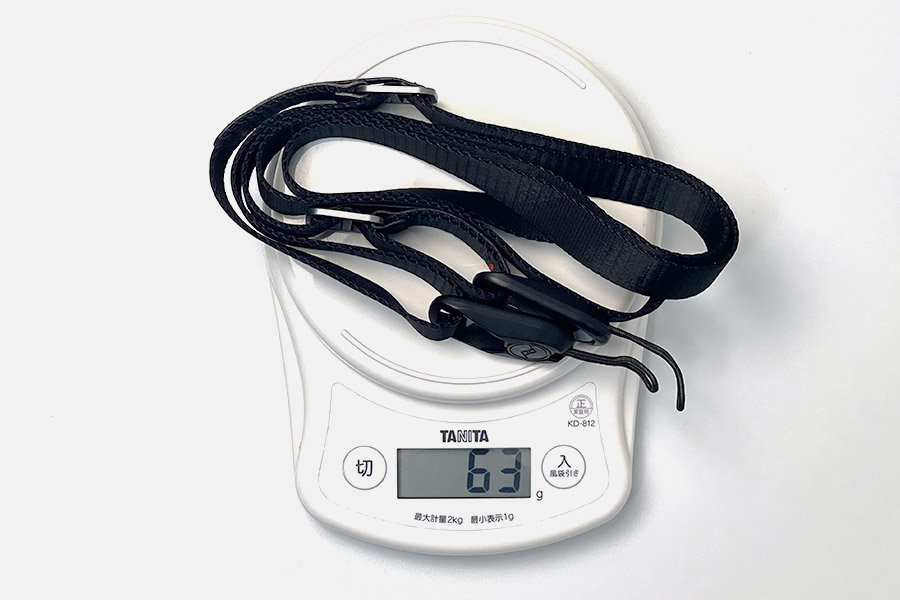 ちなみに、ネックストラップとして使っている「Peak Design Leash(リーシュ)」も63gとかなり軽量です。