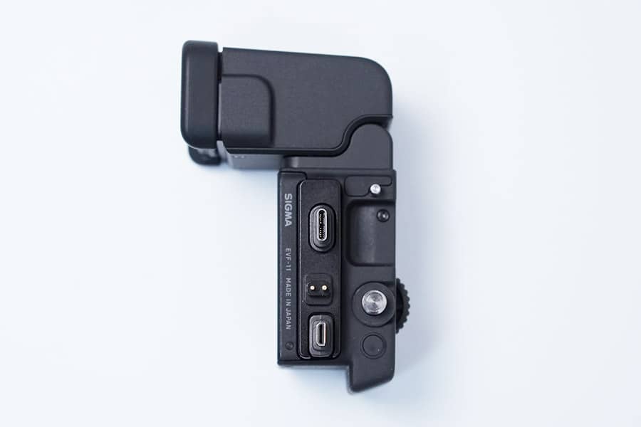 EVF-11の外観デザイン：側面（端子側）