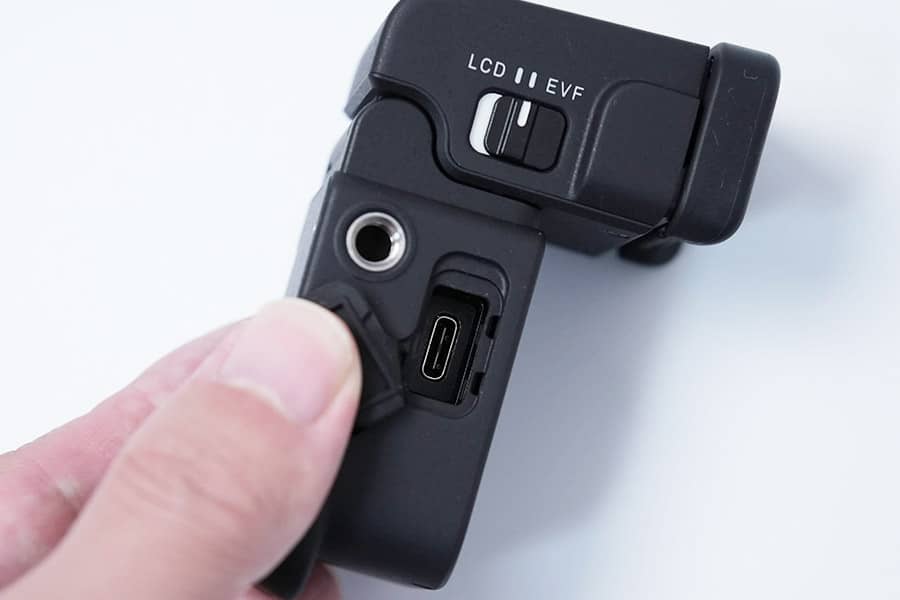 EVF-11の外観デザイン：側面（外側）USB-C