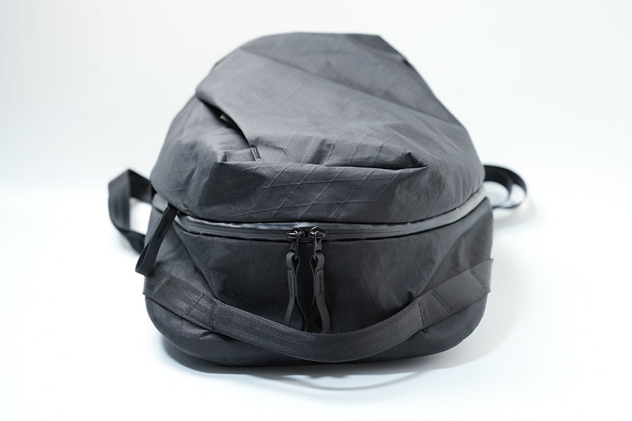 上部にはしっかりとした持ち手