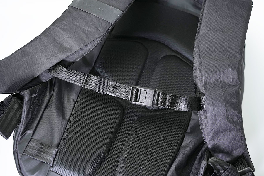 チェストストラップ