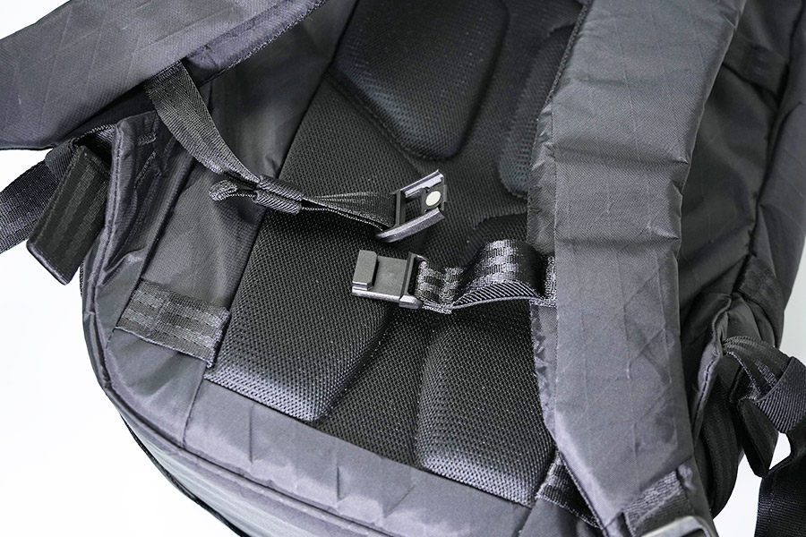 チェストストラップ