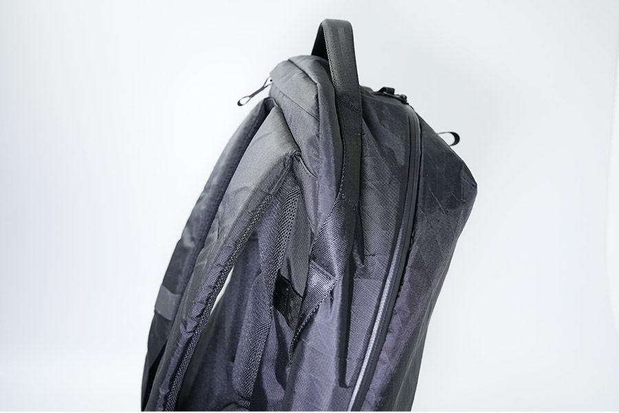 幅も厚みもある肩パットは疲労軽減につながっています。