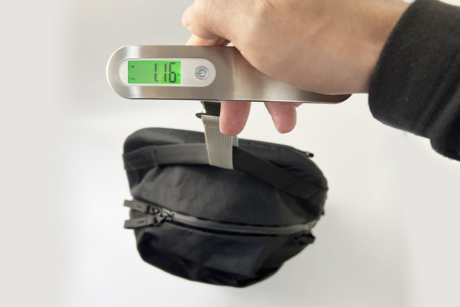 実際に重さを測ってみると1,160g