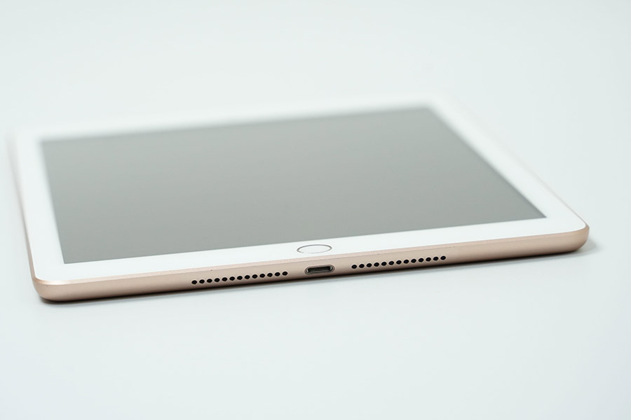 無印 iPad 第6世代の端子はLightning(ライトニング)