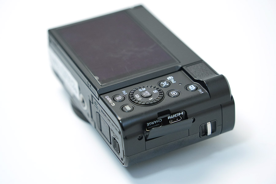 TZ99の横／USB-C端子とHDMI端子が搭載