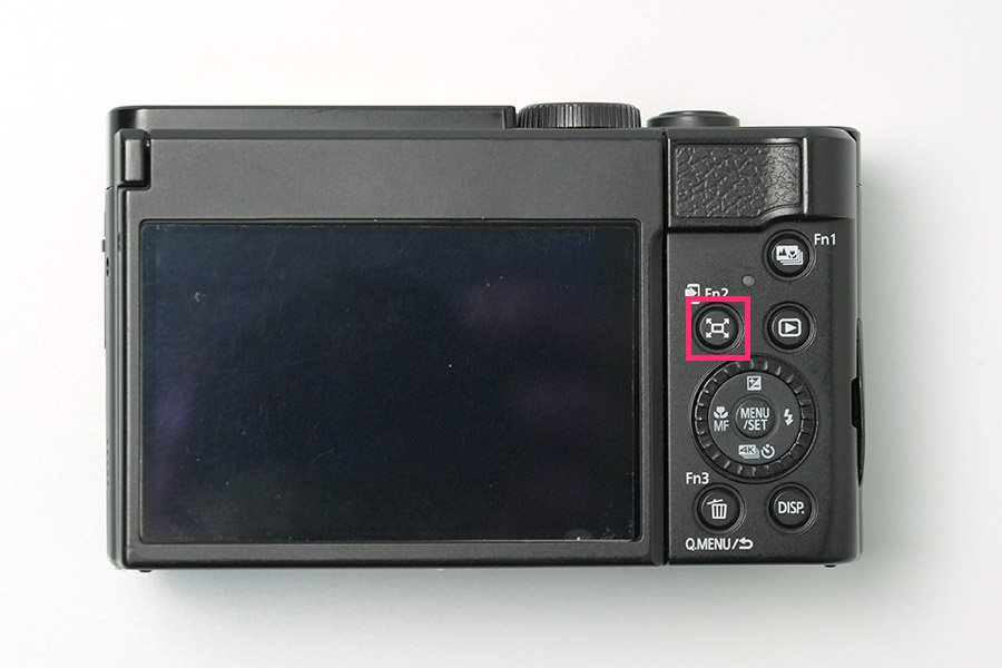 超望遠でフレーミングしやすいワンタッチバック