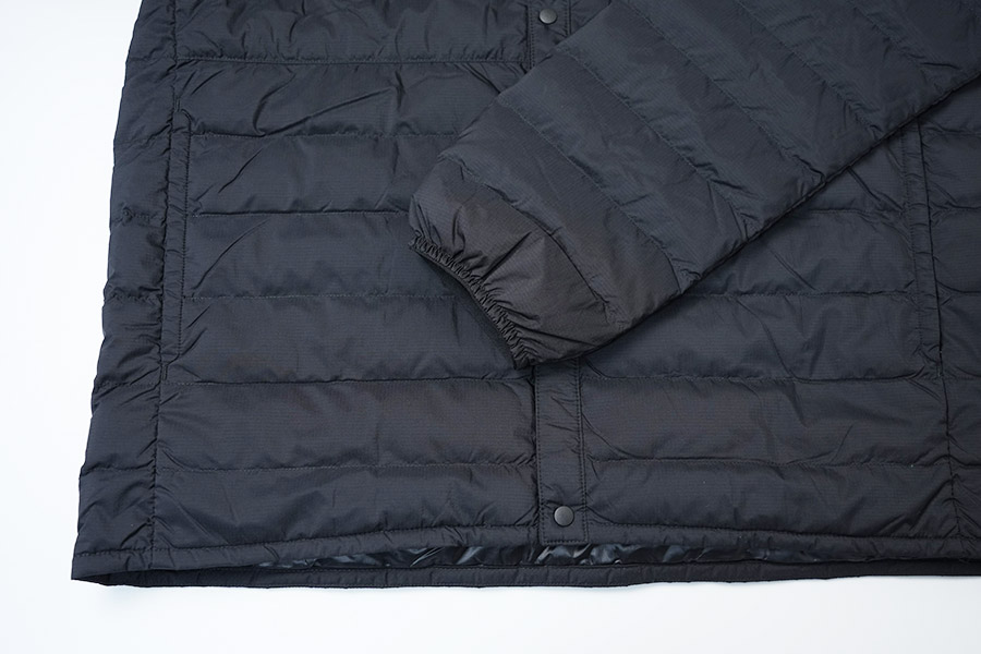 袖口はゴムで絞られていて、風の侵入を防ぐ。