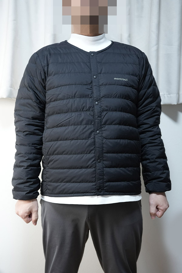 下にブラッシュドモックネックTシャツ