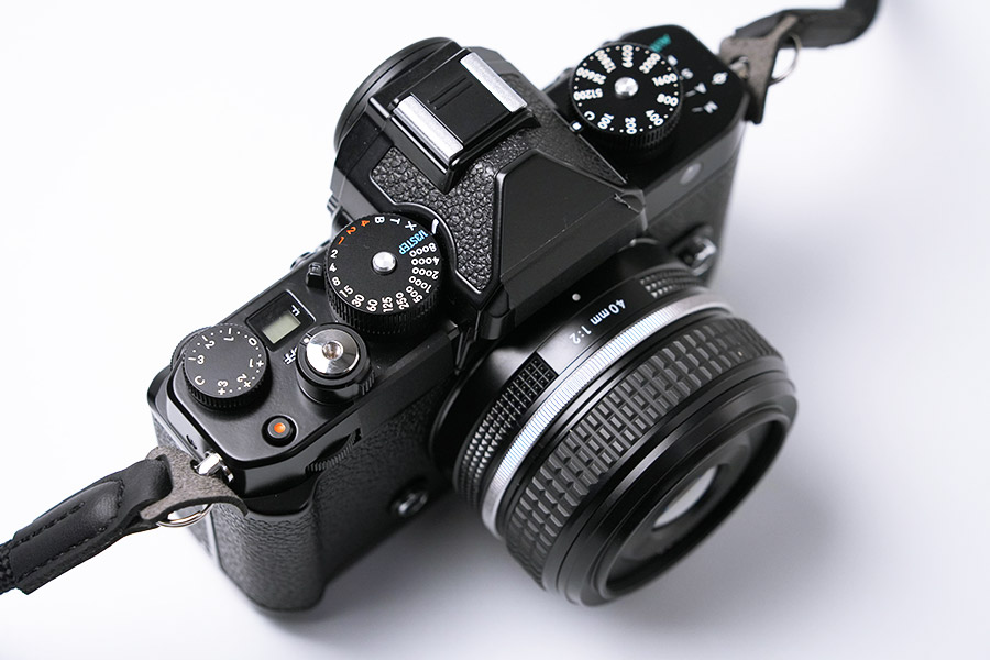 Nikon Zfの上からのデザイン