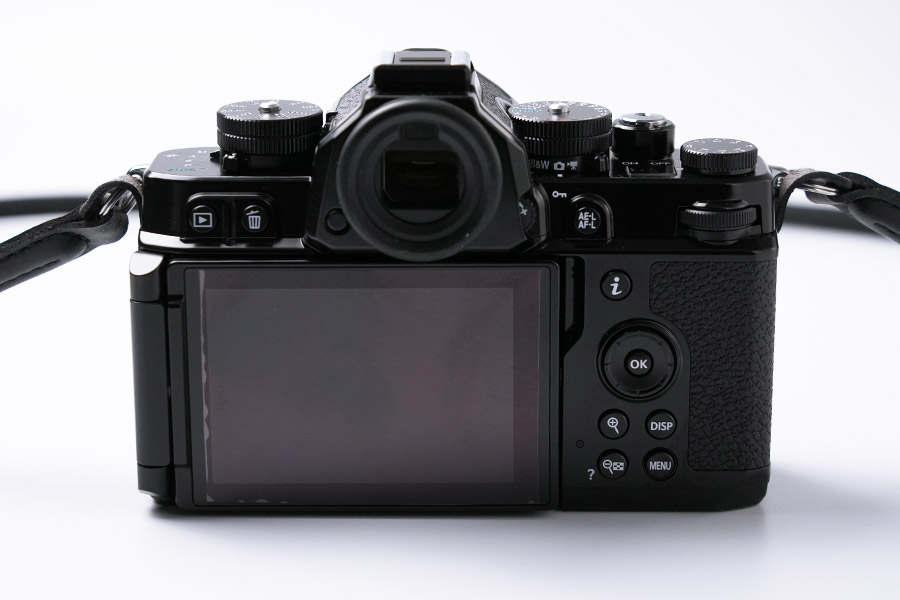 Nikon Zfの背面のデザイン